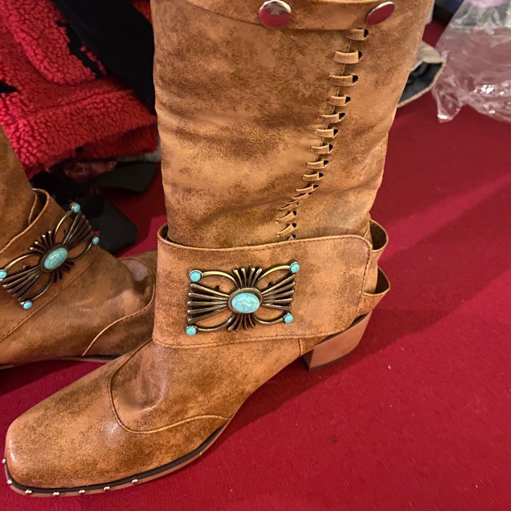Boots - Picture 2 of 6